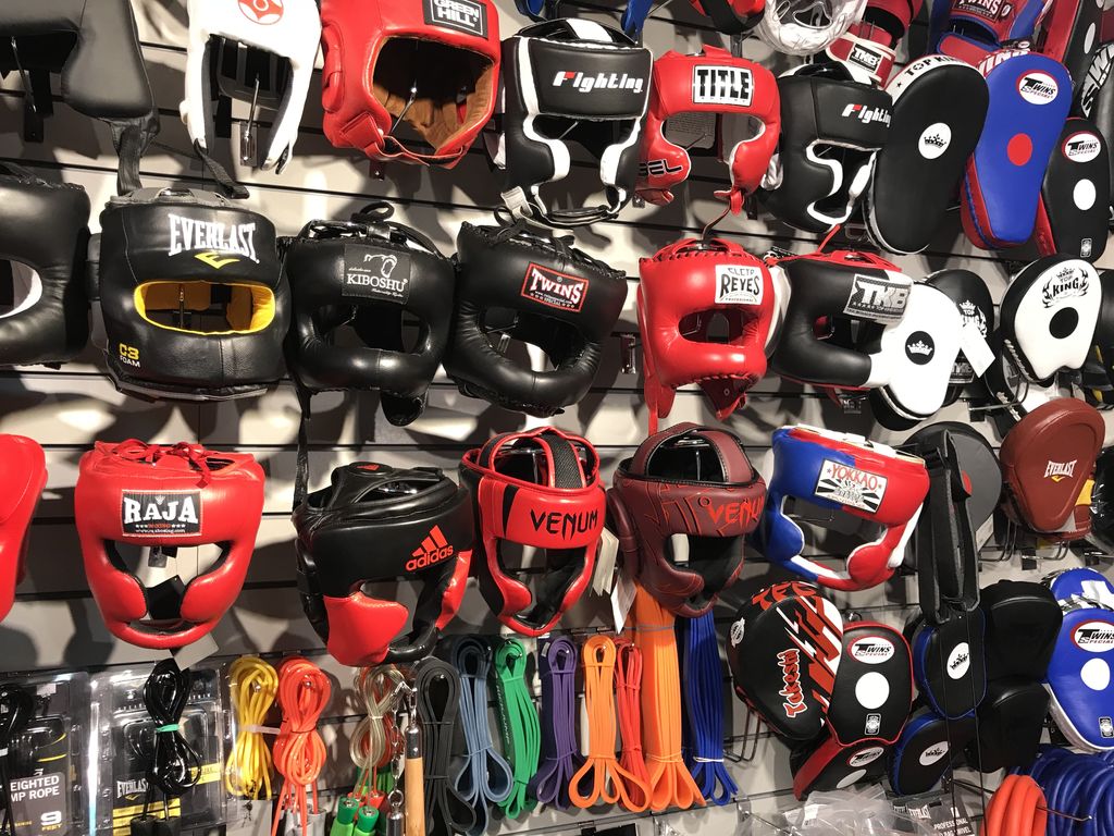 Buka ru. Магазин спортивной экипировки. Магазин боксерской экипировки. Спортивный магазин для бокса. Снаряжение для бокса.