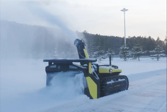 Вкалывают роботы: автоматический снегоуборщик