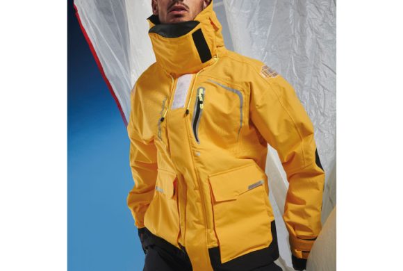 Яркая вещь к парусному сезону